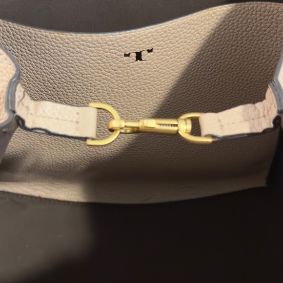 Tory Burch McGraw Triangular Pebbled Leather Tote. Color: Tiramisu - Picture 6 of 15